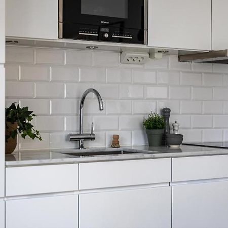 Beautiful And Modern Accommodation Near Stockholm City Exterior foto