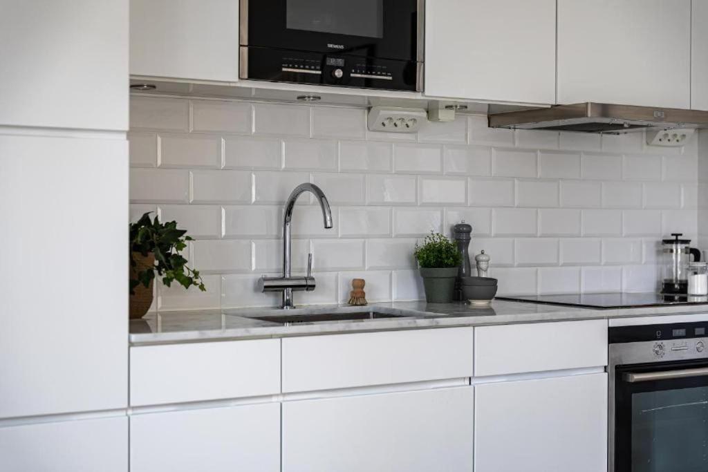 Beautiful And Modern Accommodation Near Stockholm City Exterior foto