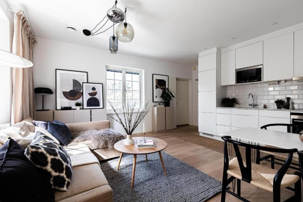 Beautiful And Modern Accommodation Near Stockholm City Exterior foto