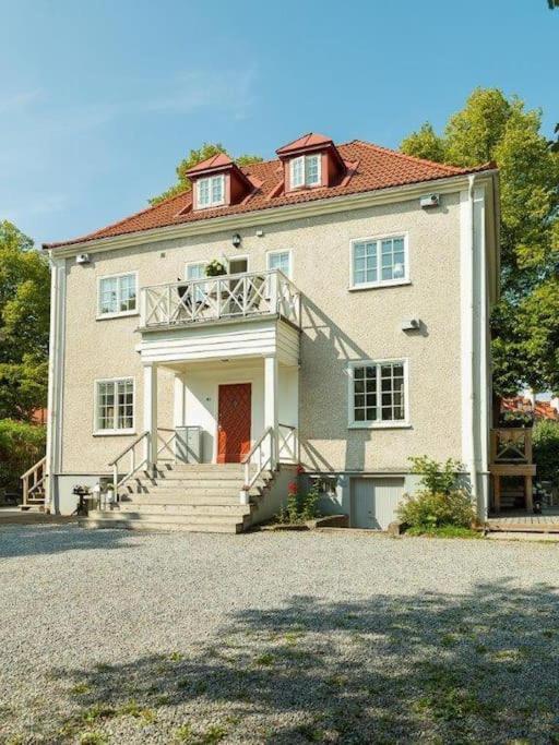Beautiful And Modern Accommodation Near Stockholm City Exterior foto