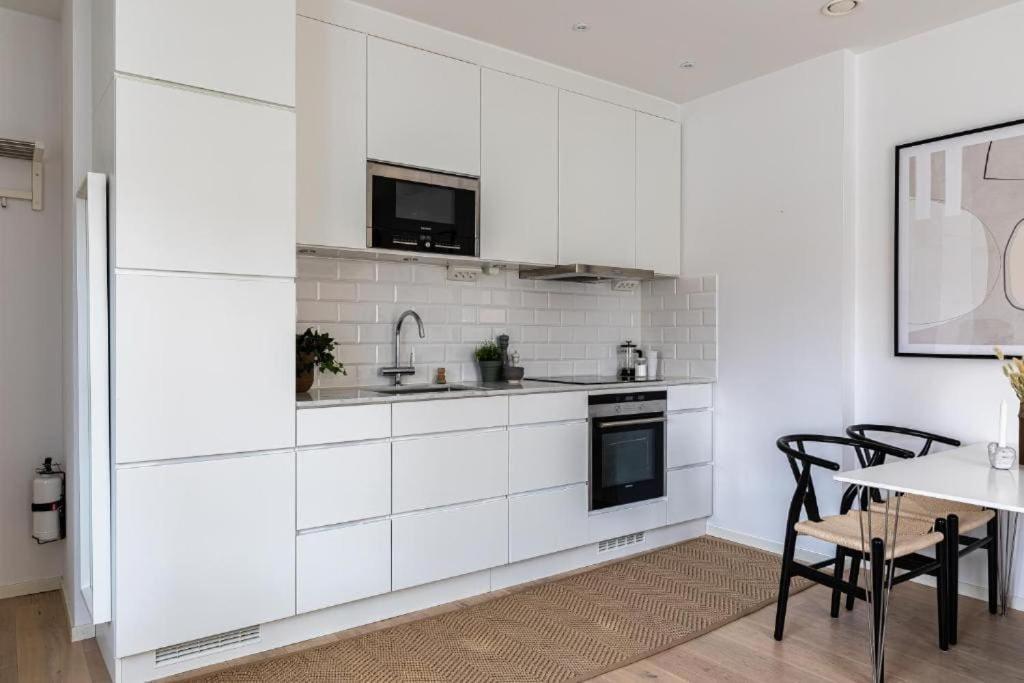 Beautiful And Modern Accommodation Near Stockholm City Exterior foto