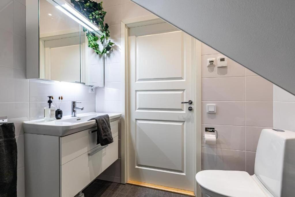 Beautiful And Modern Accommodation Near Stockholm City Exterior foto