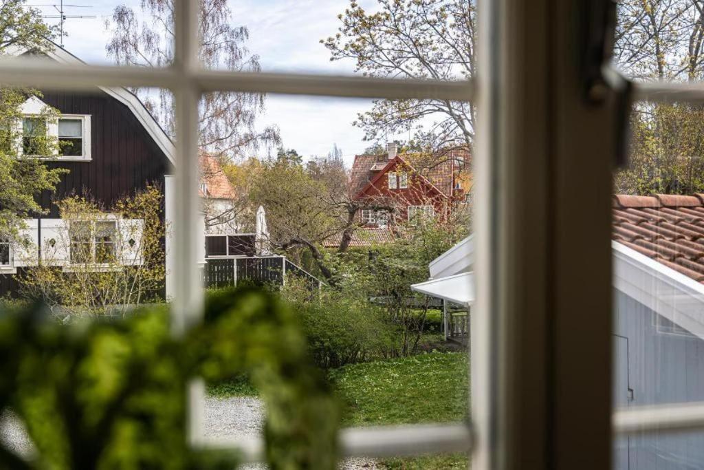 Beautiful And Modern Accommodation Near Stockholm City Exterior foto